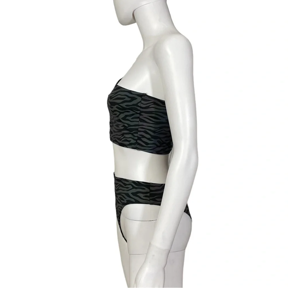 Gray Sexy Swimsuit Animal Print
New - Picture 3 of 7